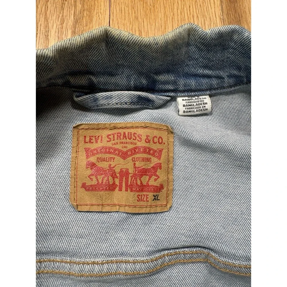 Levi Strauss Denim Trucker Jacket Men’s Western Sz XL Light Wash Faded Jean